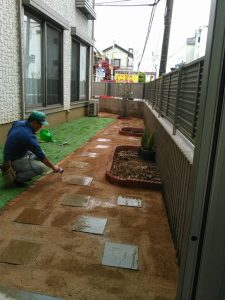 庭雑草が出ないように作り替えます埼玉東京おすすめの庭の会社です